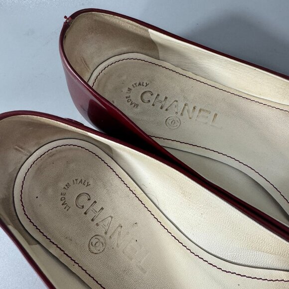 100% Authentic CHANEL Red Patent Mirrored Peep Toe Flats, Size 40 - Picture 12 of 14